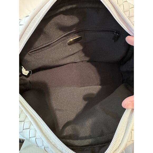 Bloomingdale’s Women's Cream woven leather Intrecciato Shoulder Bag vintage - Picture 12 of 13